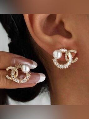 18K Gold Plated Interlocking Circle with Pearl & CZ Statement Stud Earrings